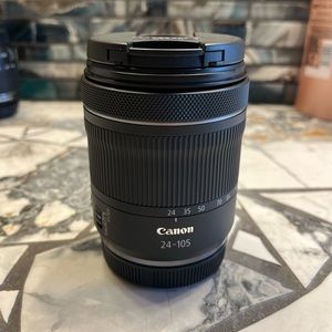 Canon lens RF 24-105mm F 4-7.1 IS STM